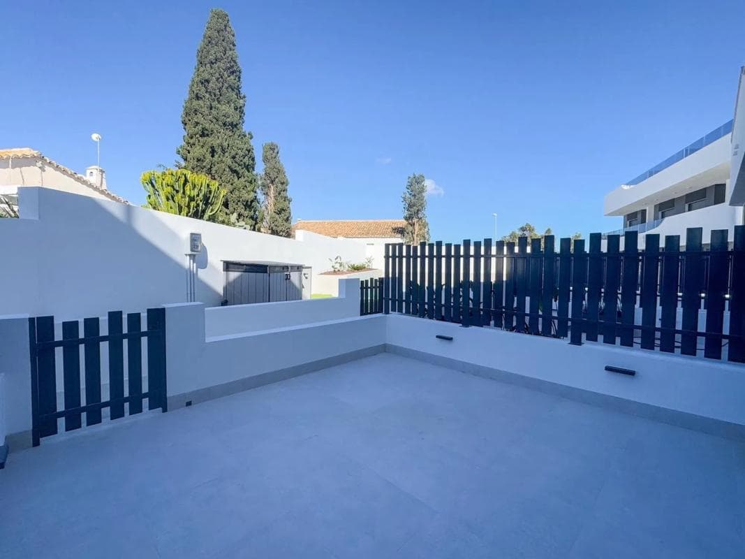 Sale of independent chalet in Barrio Lomas de Don Juan, Orihuela
photo 3