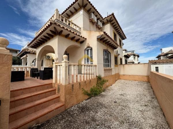 Chalet adosado photo 2