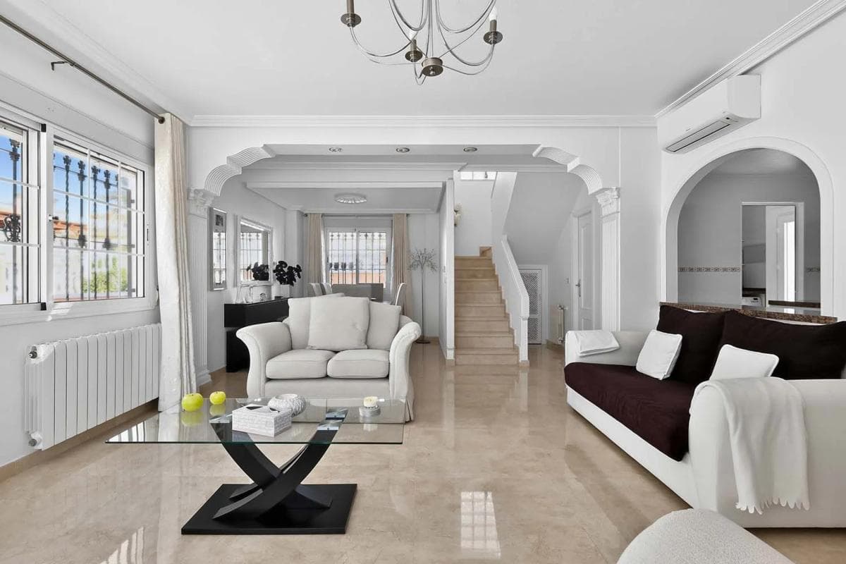 Venta de chalet independiente en Avenida de las Hierbas, Pilar de la Horadada
photo 4