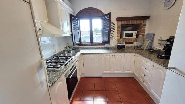Casa independiente en calle Nogal thumbnail 2