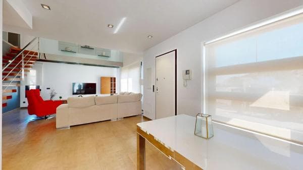 Casa independiente en calle Pegaso thumbnail 2