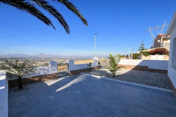 Chalet pareado en calle Costa de Garraf, 55 thumbnail 2