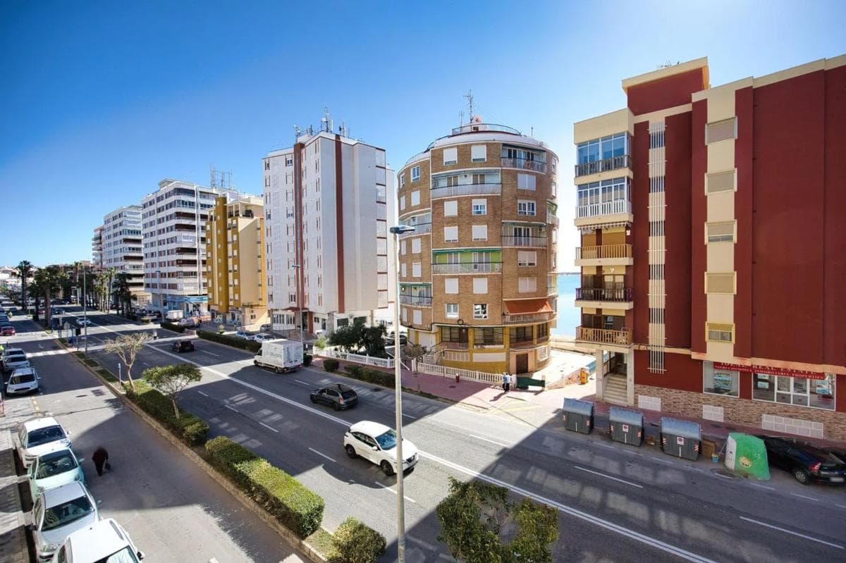 Venta de piso en Barrio El Acequión, Torrevieja
photo 2