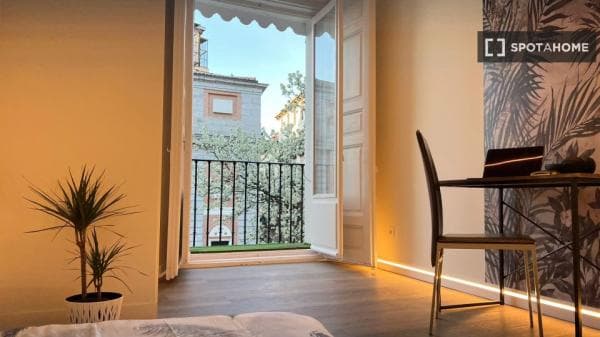Habitación en piso compartido en alquiler, Palacio, Madrid photo 1