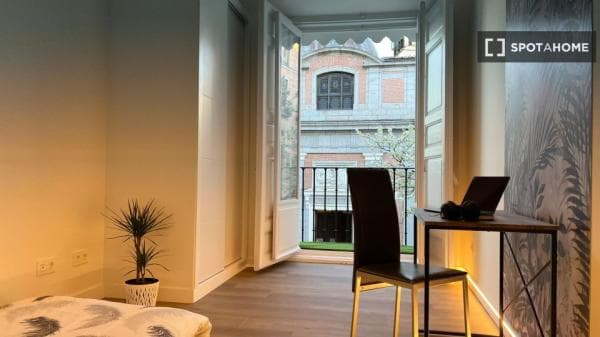 Habitación en piso compartido en alquiler, Palacio, Madrid thumbnail 1