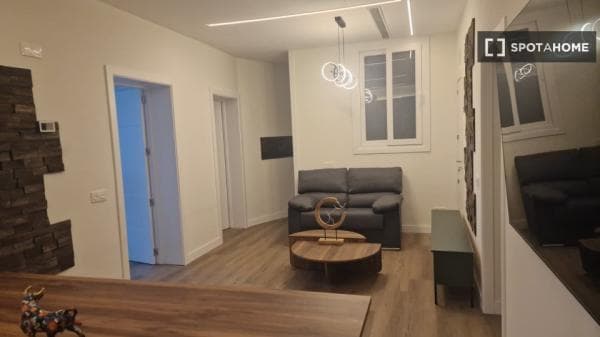 Piso en alquiler en Calle de Santiago , Madrid thumbnail 2