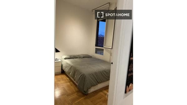 Habitación en piso compartido en madrid. photo 1