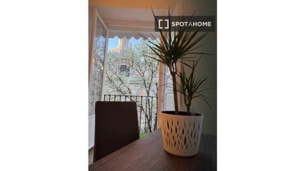 Habitación en piso compartido en alquiler, Palacio, Madrid thumbnail 1