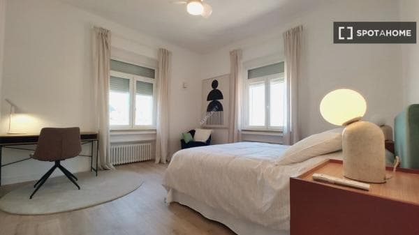 Habitación en piso compartido en madrid. photo 1