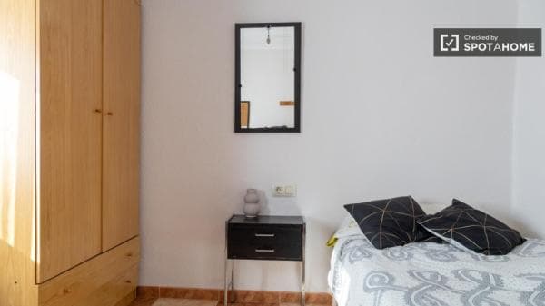 Habitación en piso compartido de 3 habitaciones en alquiler en Opañel, Madrid thumbnail 2