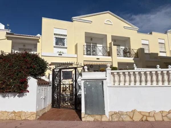 Частный шале на продаже в Barrio Centro de la Ciudad Quesada, Рохалес photo 1
