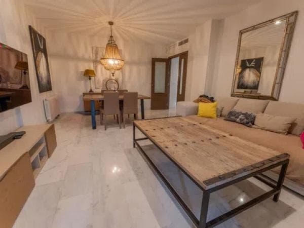 Venta de piso en Barrio Vistahermosa, Alicante / Alacant
photo 1