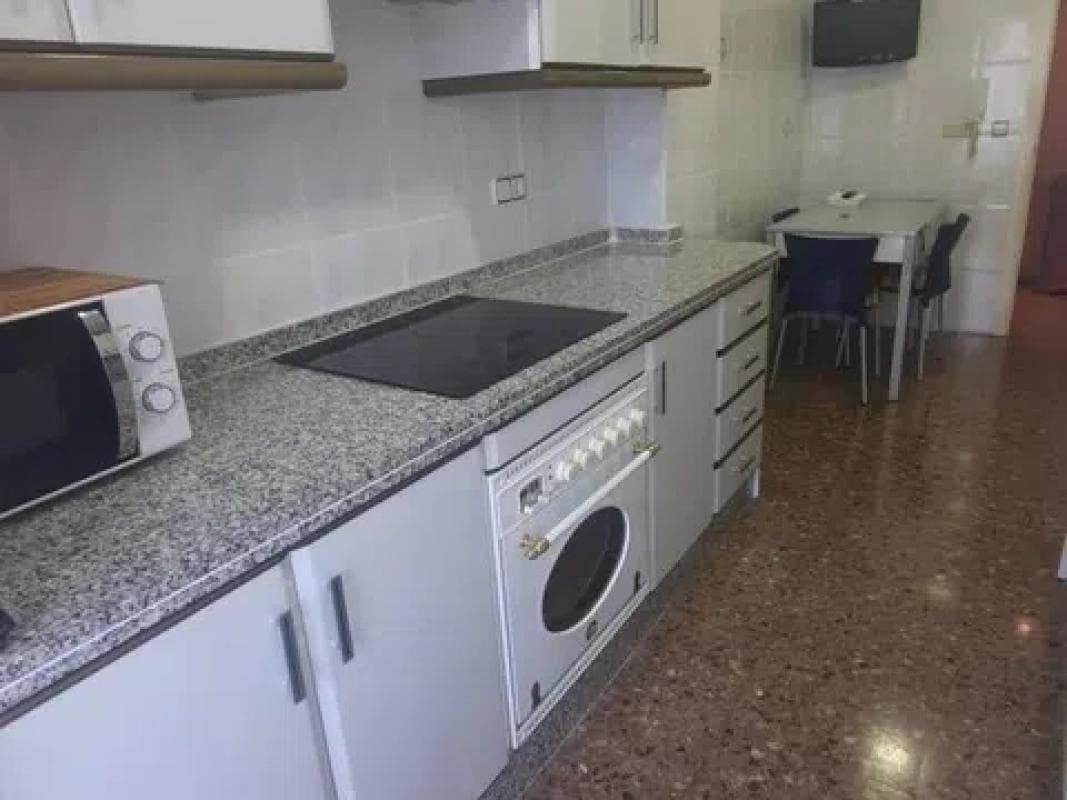 Venta de piso en Barrio Reina Victoria-Miguel Hernández, Elche / Elx
photo 2