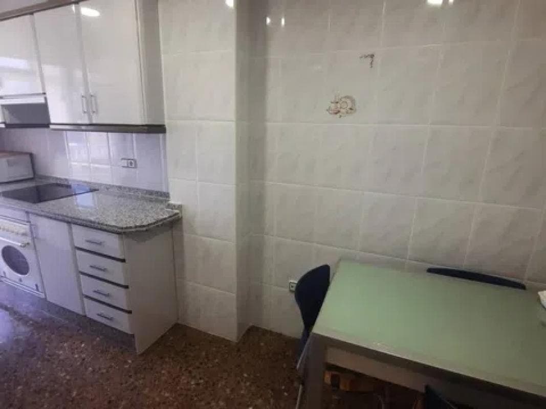 Venta de piso en Barrio Reina Victoria-Miguel Hernández, Elche / Elx
photo 3