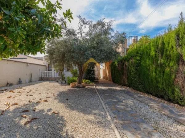 Chalet independiente en venta en Barrio La Siesta - El Salado - Torreta, Torrevieja
photo 1