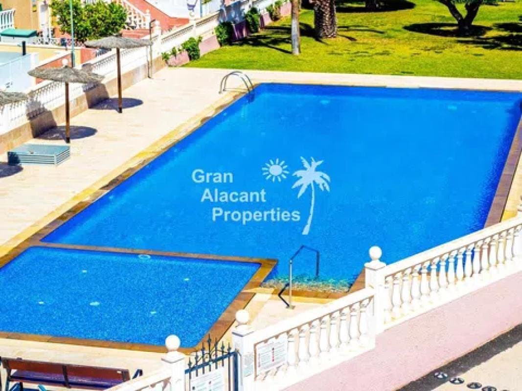 Venta de chalet adosado en CL CANARIAS , Gran Alacant photo 2