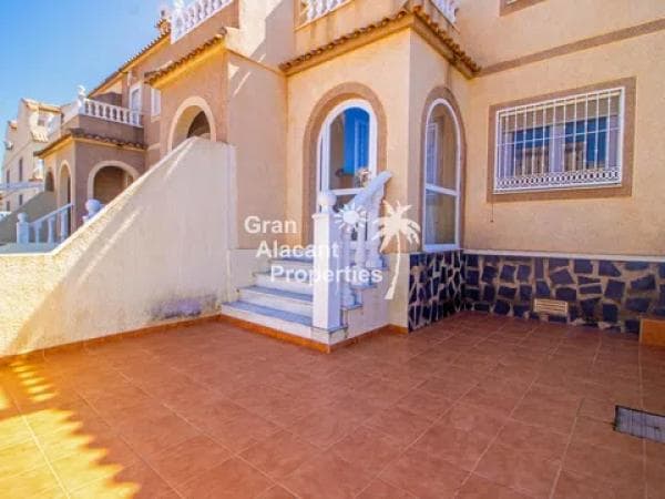 Chalet adosado en CL Canarias thumbnail 2