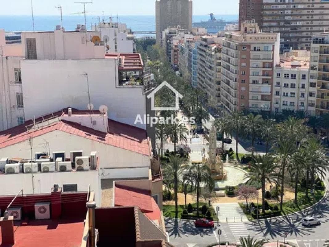 Venta de piso en Avenida General Marvá, Alicante / Alacant
photo 3