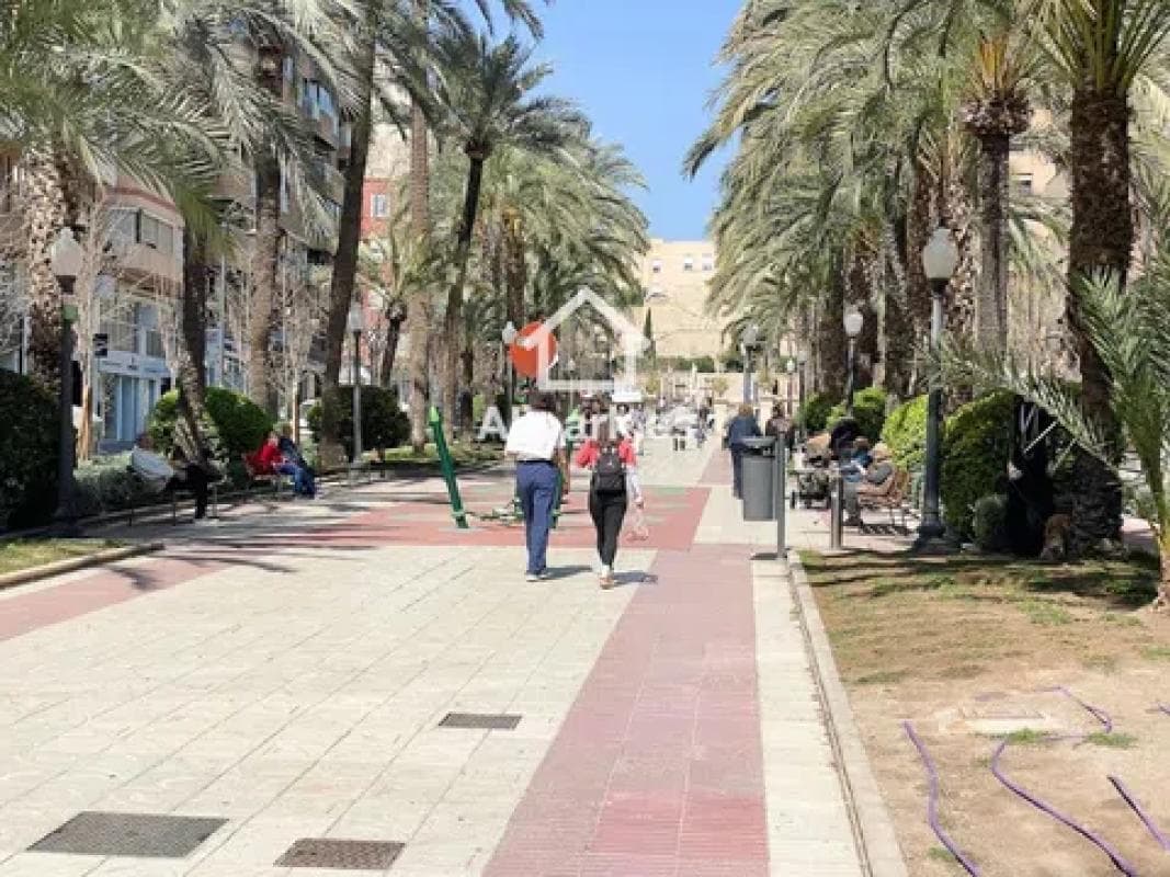 Venta de piso en Avenida General Marvá, Alicante / Alacant
photo 5