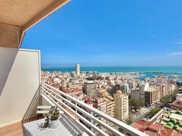 Venta de piso en Calle Poeta Vila y Blanco, 4, Alicante / Alacant
photo 1
