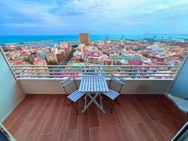 Venta de piso en Calle Poeta Vila y Blanco, 4, Alicante / Alacant
thumbnail 2