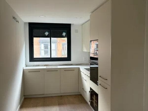 Venta de piso en Calle Teresa López Valcárcel, 12, Madrid
thumbnail 2