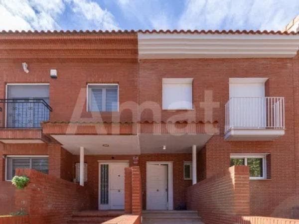 Chalet adosado en Avenida Molins de Rei, 36 thumbnail 1