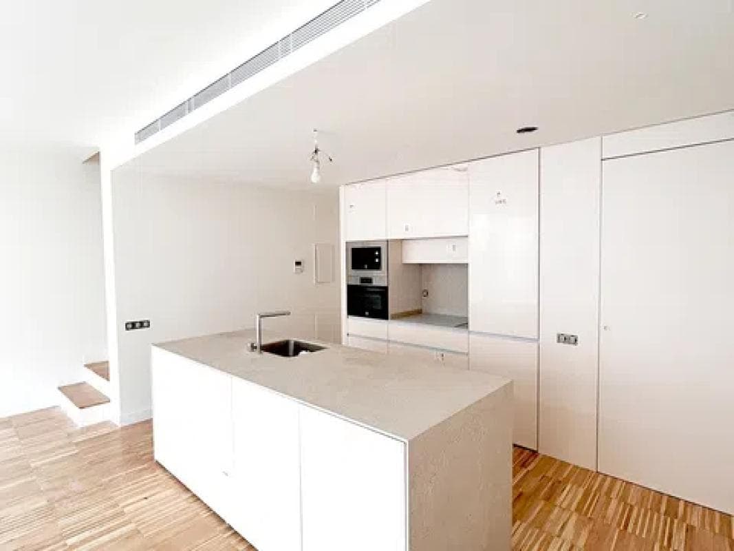 Продажа дуплекса на Calle de Violant d'Hongria Reina d'Aragó, 69, Барселона photo 4