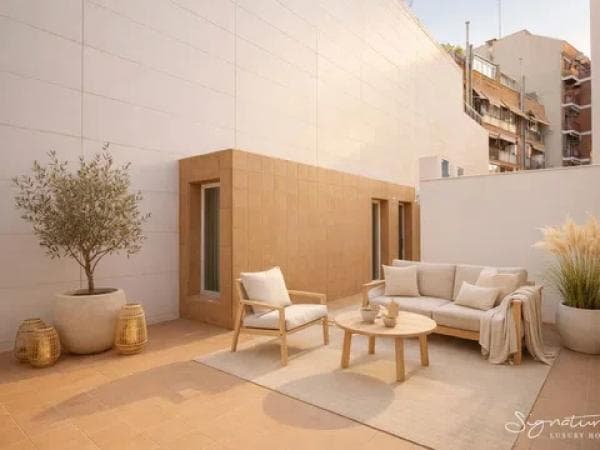 Duplex for sale on Calle de Violant d'Hongria Reina d'Aragó, 69, Barcelona photo 1