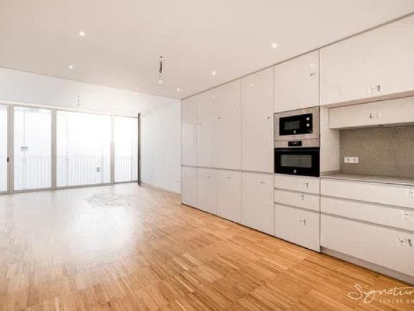 Duplex for sale on Calle de Violant d'Hongria Reina d'Aragó, 69, Barcelona thumbnail 1