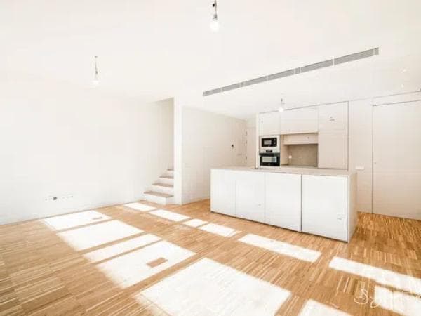 Duplex for sale on Calle de Violant d'Hongria Reina d'Aragó, 69, Barcelona thumbnail 1
