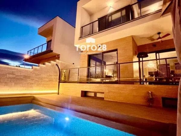Independent chalet for sale in Calle Gloria Fuertes, San Juan de Alicante
photo 1