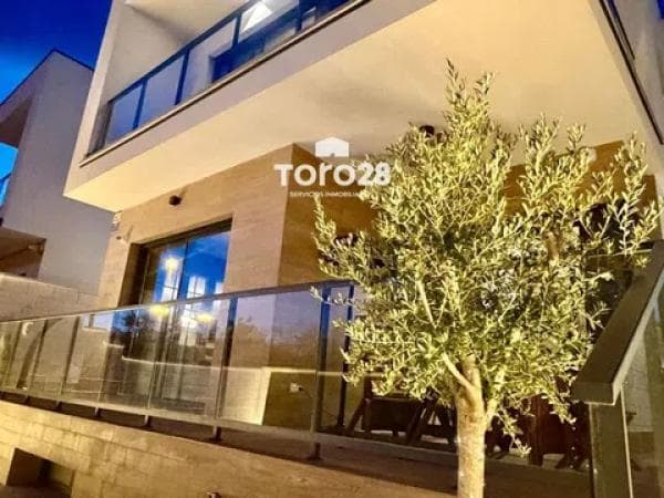 Independent chalet for sale in Calle Gloria Fuertes, San Juan de Alicante
thumbnail 1
