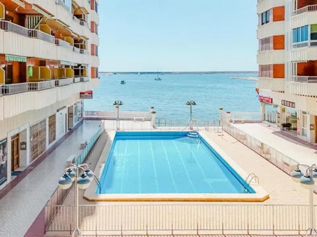 Venta de piso en Barrio El Acequión, Torrevieja
photo 2