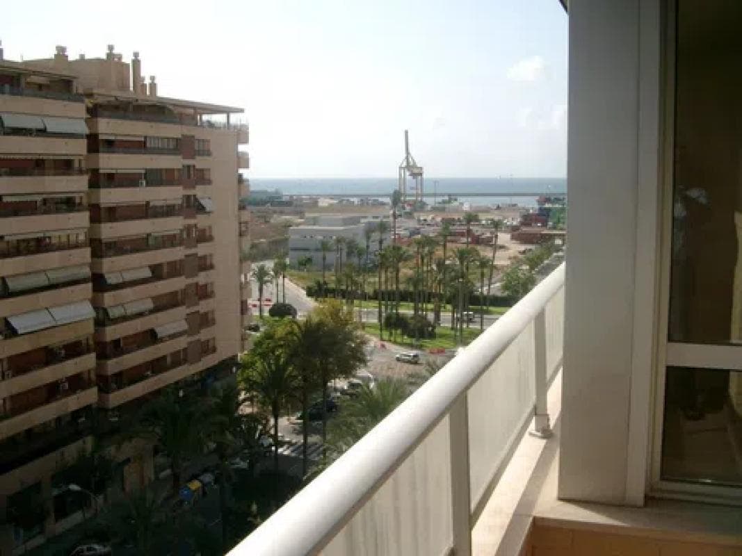 Venta de piso en Avenida Oscar Espla, 3, Alicante / Alacant
photo 4
