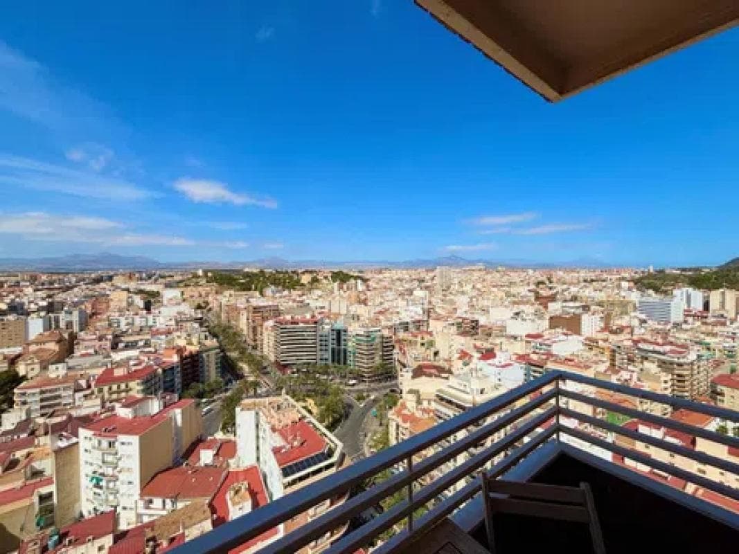 Venta de piso en Calle Poeta Vila y Blanco, 4, Alicante / Alacant
photo 2