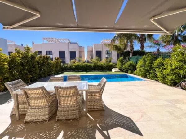 Chalet independiente en venta en Avenida del Salvador, 55, Rojales
thumbnail 1
