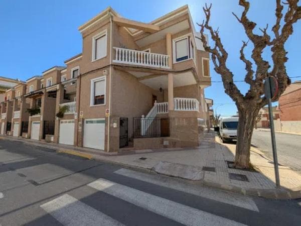 Chalet pareado en calle Petrel photo 1