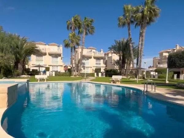 Chalet independiente en venta en Urbanizaciones, Guardamar del Segura
photo 1