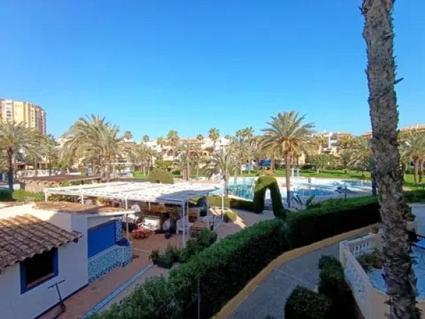 Venta de piso en Avenida Roentgen, Torrevieja
photo 1