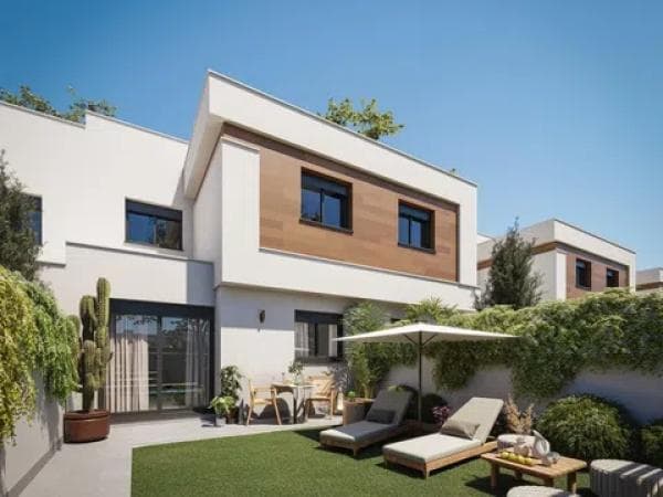 Chalet adosado en calle Jose Mejias Salguero s/n photo 1