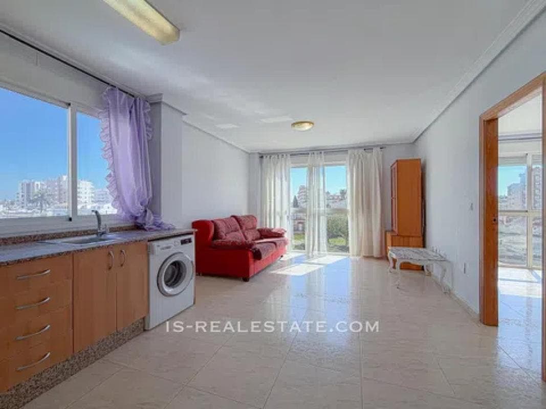 Venta de piso en Barrio Nueva Torrevieja, Torrevieja
photo 2