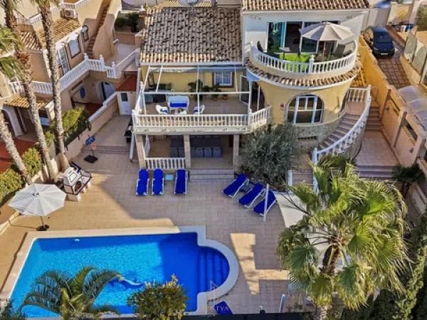 Casa independiente en calle de Belgica thumbnail 1