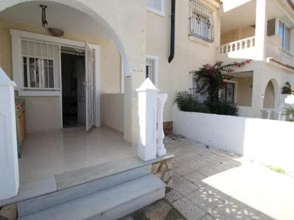 Chalet adosado en CL Canarias thumbnail 1