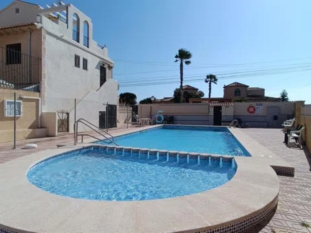 Venta de chalet independiente en Barrio La Siesta - El Salado - Torreta, Torrevieja
photo 2