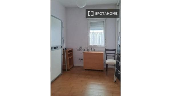 Habitación en piso compartido en madrid. photo 1