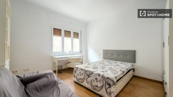 Habitación en un piso compartido de 6 habitaciones en alquiler en el Eixample. photo 1