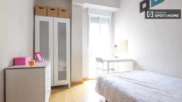 Habitación amueblada en el apartamento de 7 dormitorios Eixample, Valencia photo 1