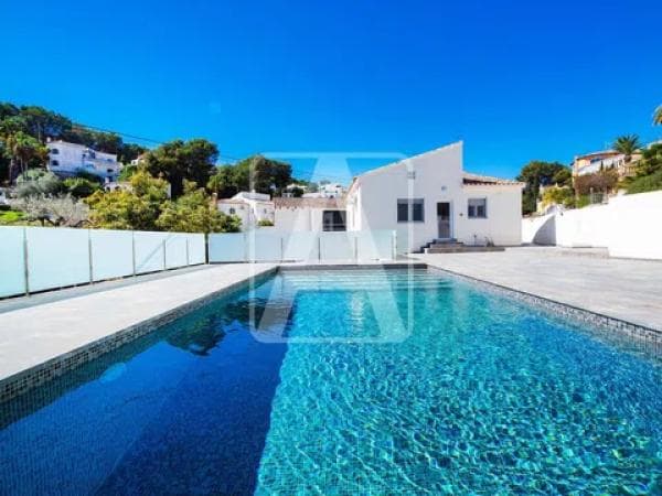 Chalet independiente en venta en Cala Advocat - Baladrar, Benissa
photo 1