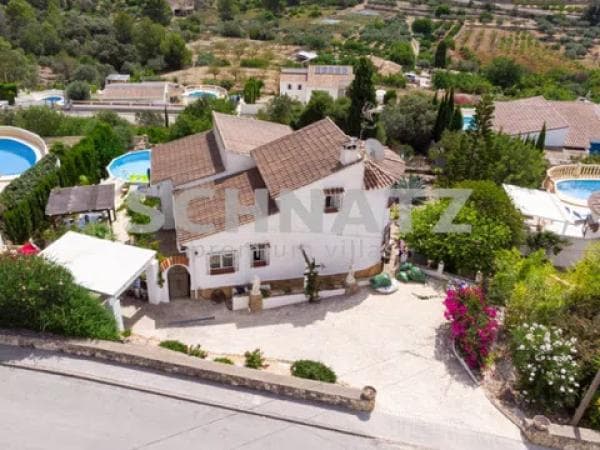 Chalet independiente en venta en Alcalalí, Alcalalí
thumbnail 2